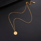 Naszyjnik damski z zawieszką kompas róż wiatrów kardynalny złoty