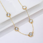 Naszyjnik z agatu w kształcie białej perłowej koniczyny ze złota Pomysł na prezent Biżuteria damska