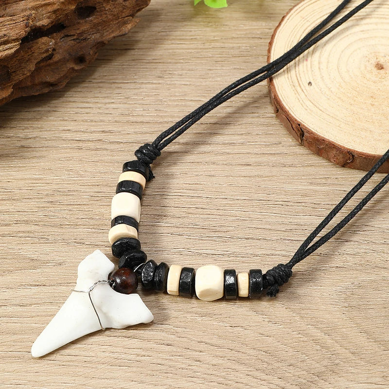 Collier Pendentif avec Dent de Requin 2
