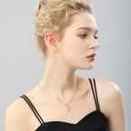 Naszyjnik z zawieszką z kwiatem z cyrkonii a