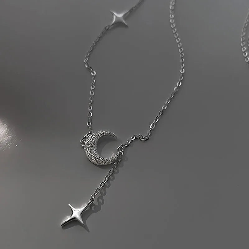 Collier Pendentif avec Lune en Zircon et Etoiles