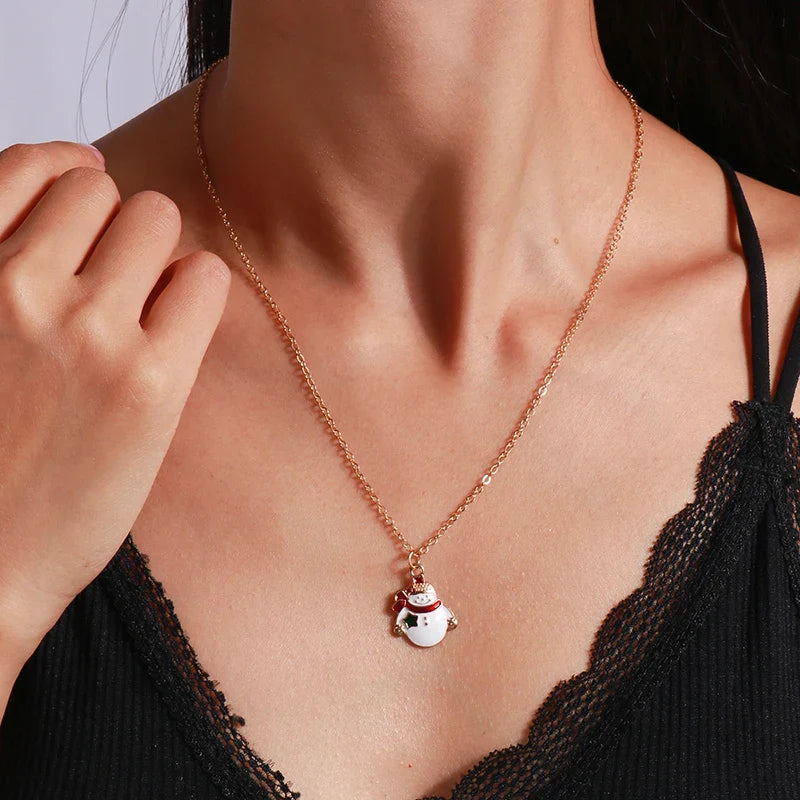 Naszyjnik z zawieszką bałwanka świątecznego
