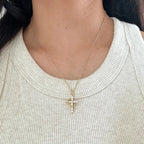 Naszyjnik z zawieszką krzyża i korony w kolorze srebrnym