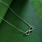 Naszyjnik z zawieszką z nieskończonym cyrkoniem