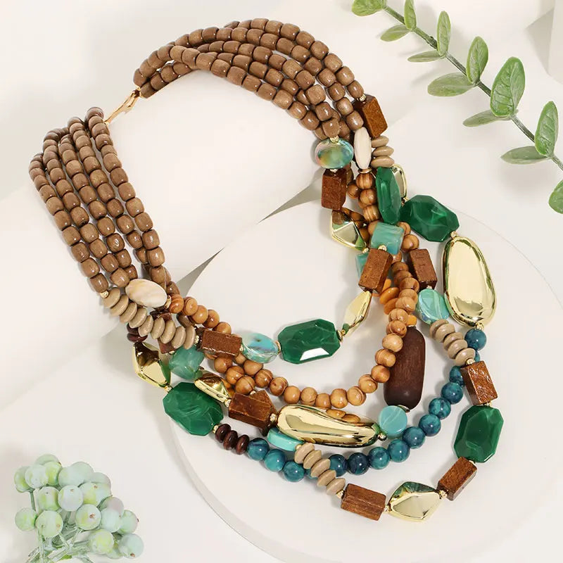 Naszyjnik z wisiorkiem z pereł i zielonego drewna