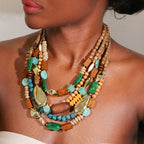 Naszyjnik z zawieszką z pereł i zielonego drewna