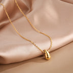 Delikatny naszyjnik z zawieszką w kształcie kropli wody, złoty