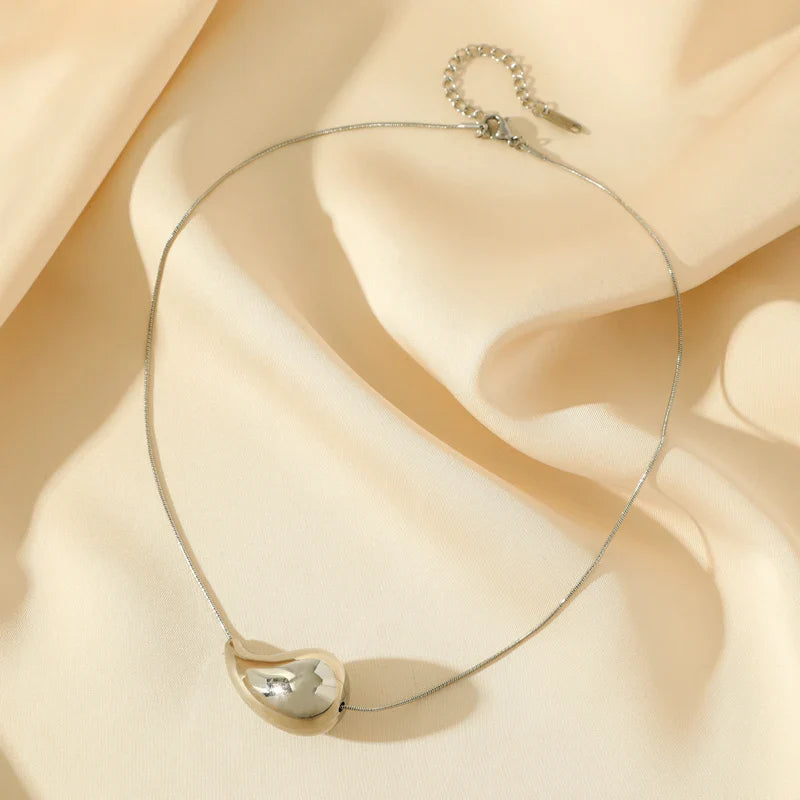 Náhrdelník s přívěskem Kapka vody stříbro styl 2