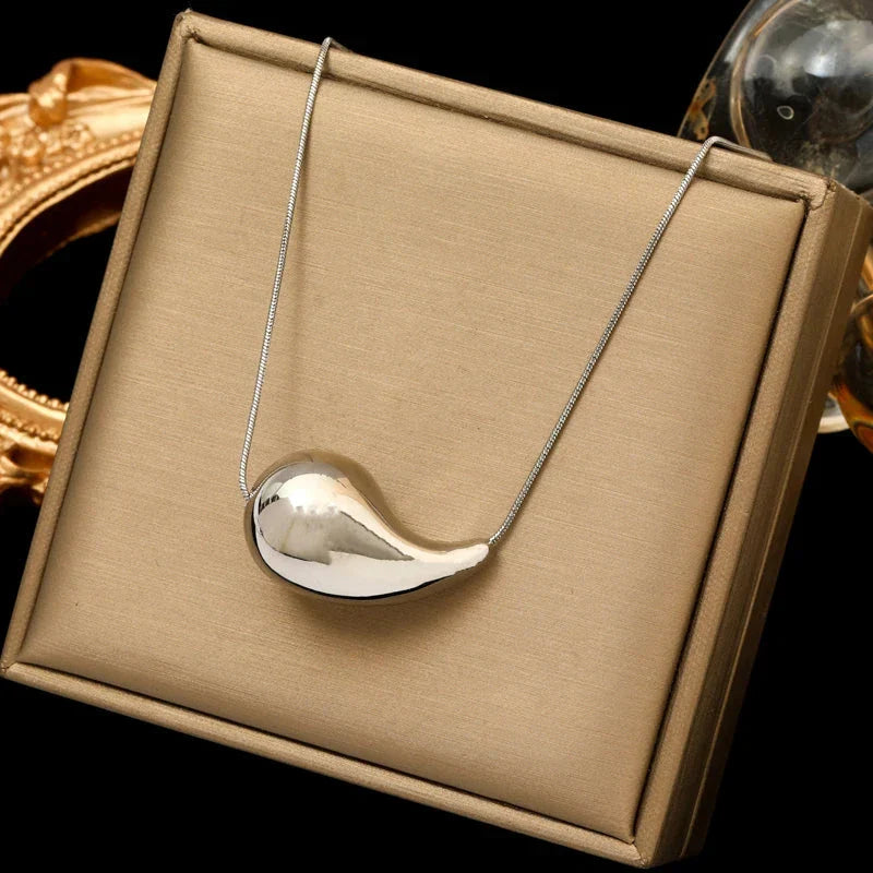 Náhrdelník s přívěskem Kapka vody stříbro styl 2
