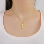 Naszyjnik z asymetryczną zawieszką w kształcie kropli wody, złoty