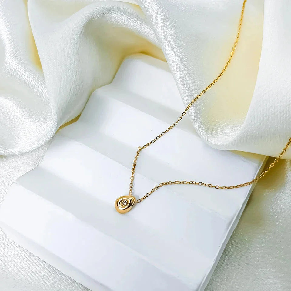 Naszyjnik w kształcie kropli wody z perłą z cyrkonu złoty