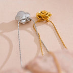 Naszyjnik z dużym wisiorkiem w kształcie róży srebrny