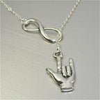 Naszyjnik z zawieszką Nieskończoność i Ręka