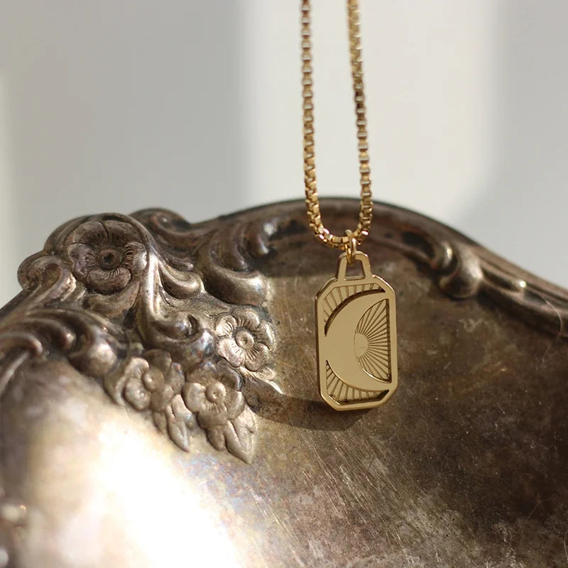 Collier Pendentif Lune de Style Vintage