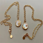 Naszyjnik z zawieszką w kształcie księżyca lub słońca okrągły