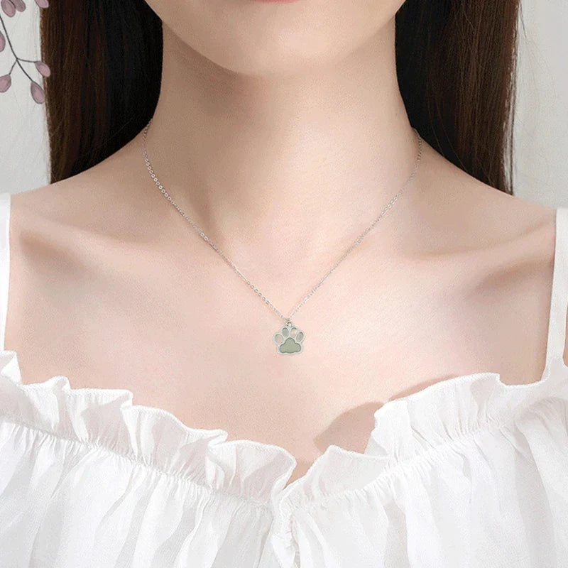 Collier Pendentif Patte de Chien