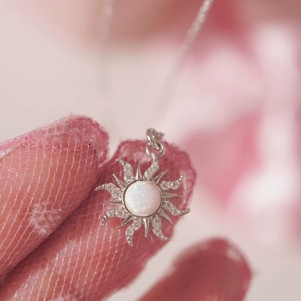 Collier Pendentif Soleil avec Strass argent