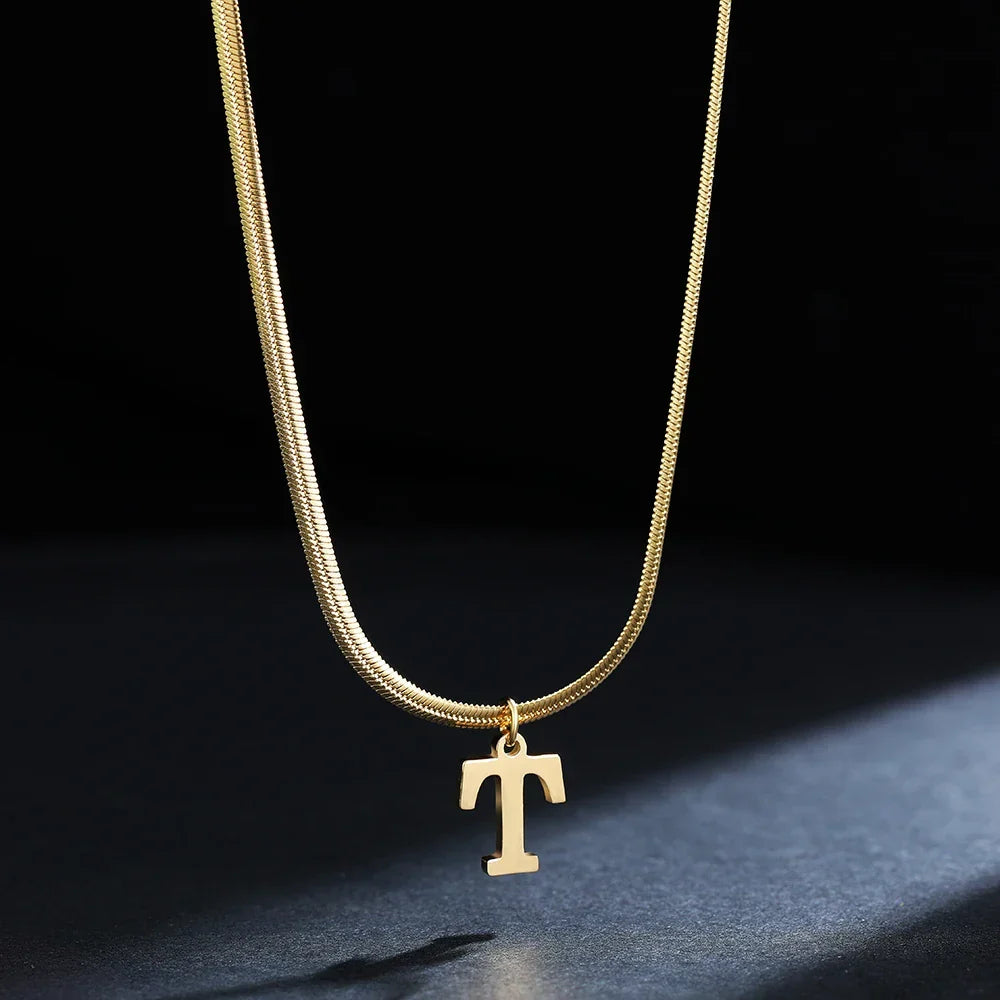 Damski naszyjnik choker z zawieszką z inicjałem t