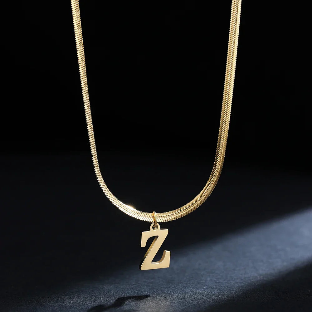 Damski naszyjnik choker z zawieszką z inicjałem z