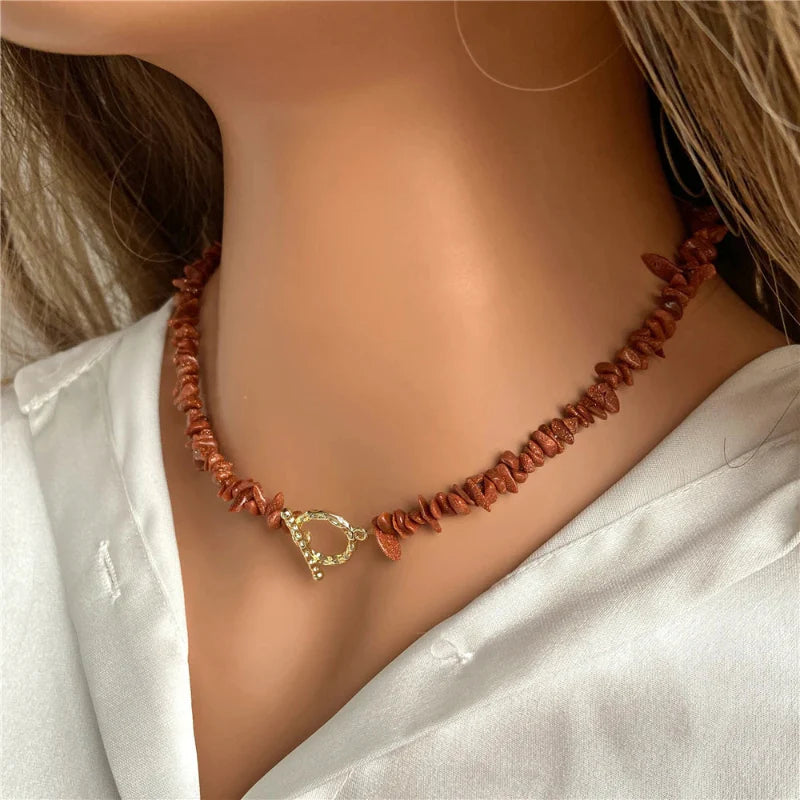 Collier Ras de Cou avec Pendentif en Pierres Naturelles Corail