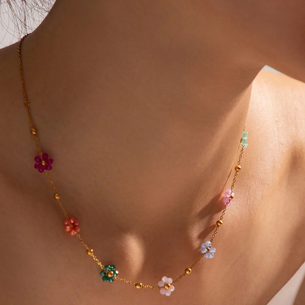 Collier Ras de Cou avec Pendentif Fleurs Colorées