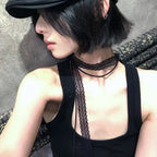 Choker z czarną zawieszką w kształcie kokardy