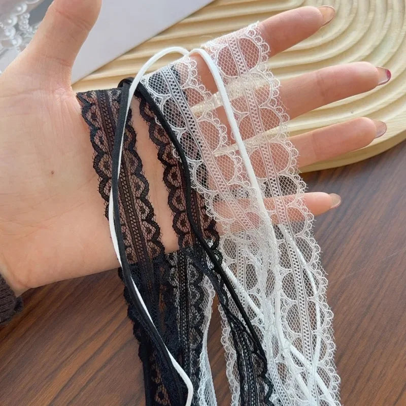 Choker z zawieszką w kształcie kokardy 