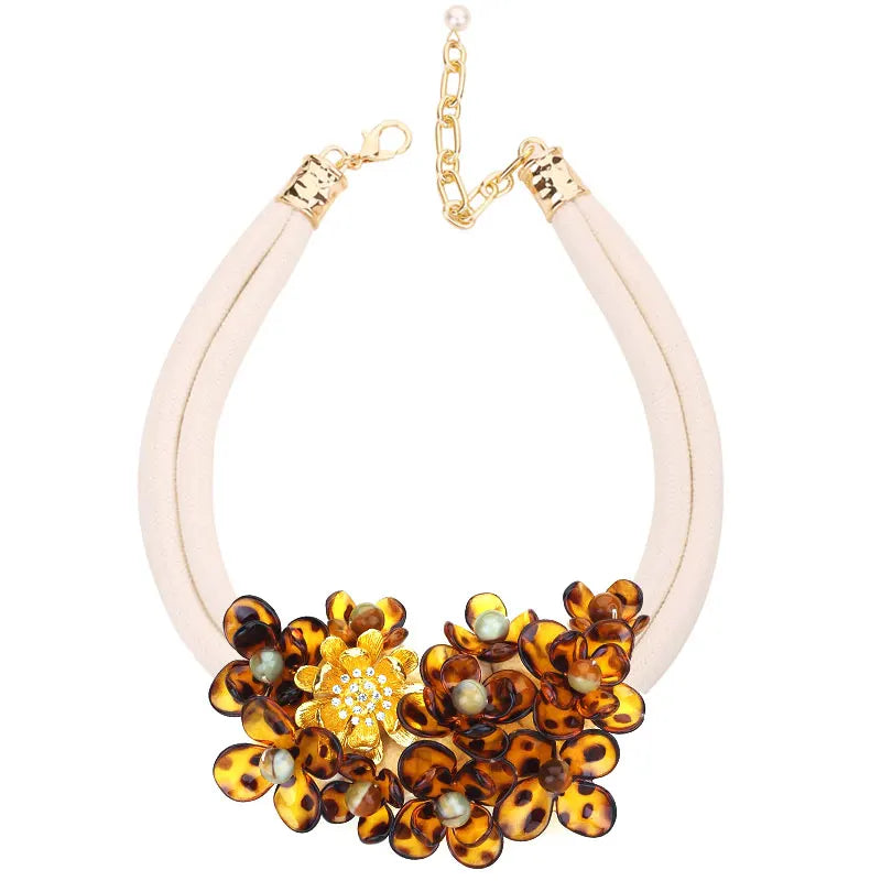 Collier Ras de Cou Ethnique avec Joli Pendentif