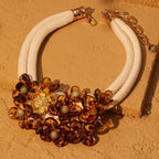 Naszyjnik typu choker etniczny z ładnym wisiorkiem