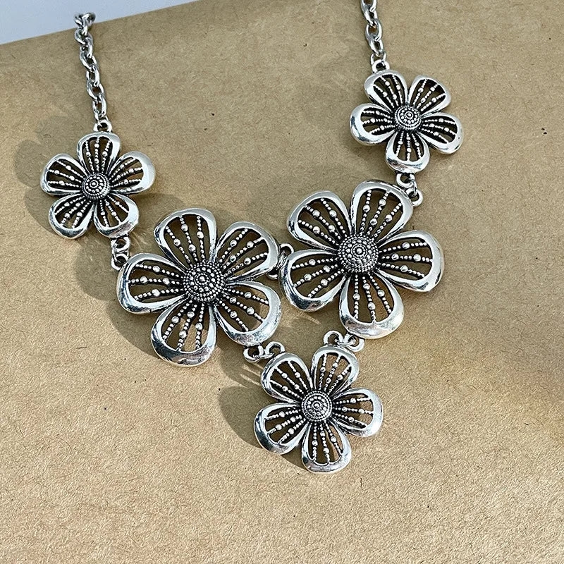 Collier Ras de Cou Pendentif à Grosses Fleurs 5 pétales