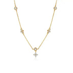 Naszyjnik typu choker z zawieszką w kształcie kwiatu z cyrkonią w kolorze złota