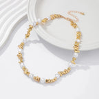 Naszyjnik obroża z zawieszkami z pereł dla kobiet złoty