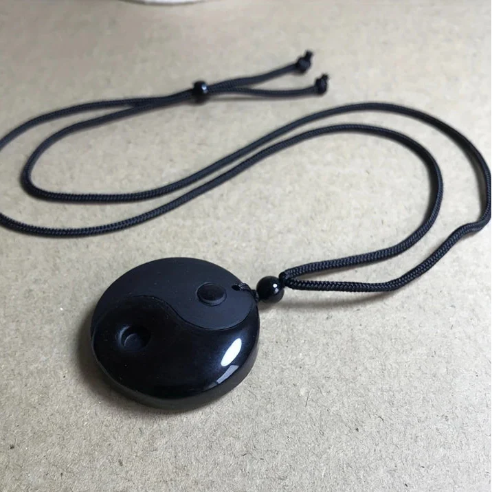 Collier Tressé avec Pendentif en Pierre Obsidienne Noire Yin Yang