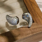 Eleganckie kolczyki wkrętki kropla wody srebrne