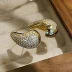 Eleganckie kolczyki wkrętki kropla wody złote