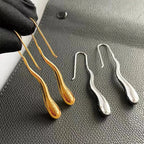 Eleganckie wiszące kolczyki z cienką kroplą wody w kolorze złotym