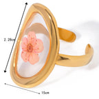 Duży pierścień kwiatowy w przezroczystej oprawie