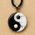 Wisiorek Yin-Yang z howlitu i czarnego obsydianu 