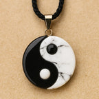 Wisiorek Yin-Yang z howlitu i czarnego obsydianu 